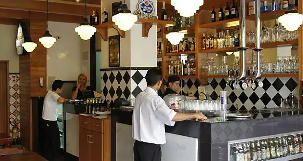 Balcão e salão do Boteco